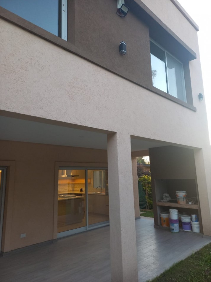 CASA EN VENTA A ESTRENAR EN BARRIO CERRADO EN SAN MIGUEL