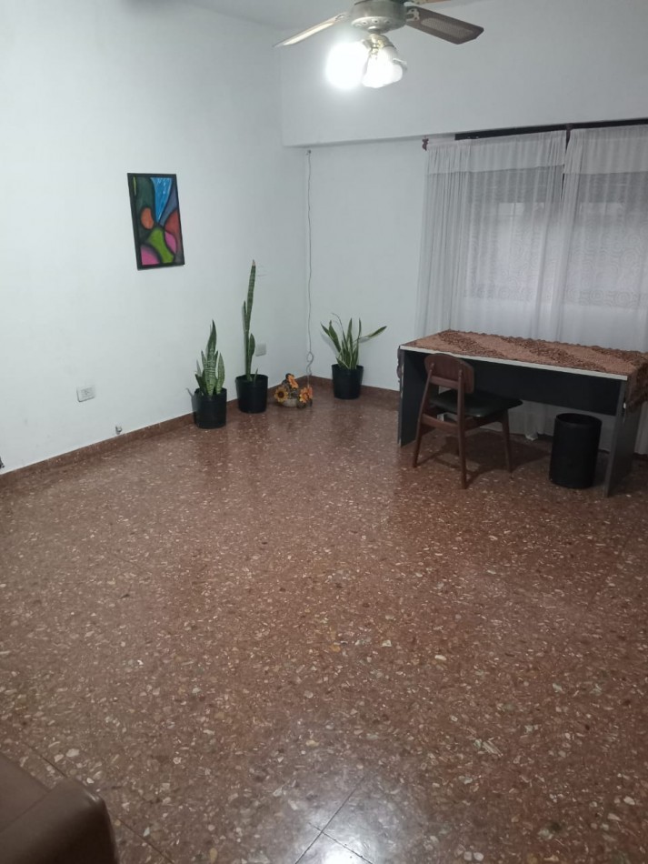CASA DE 3 AMBIENTES MAS 5 MONOAMBIENTES EN ADOLFO SOURDEAUX (KM 30)
