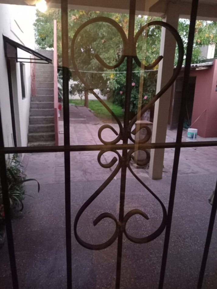 CASA DE 3 AMBIENTES MAS 5 MONOAMBIENTES EN ADOLFO SOURDEAUX (KM 30)
