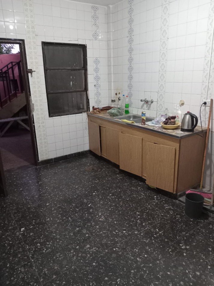 CASA DE 3 AMBIENTES MAS 5 MONOAMBIENTES EN ADOLFO SOURDEAUX (KM 30)