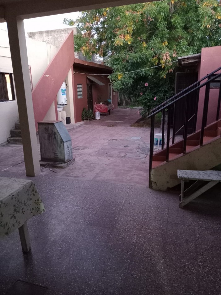 CASA DE 3 AMBIENTES MAS 5 MONOAMBIENTES EN ADOLFO SOURDEAUX (KM 30)