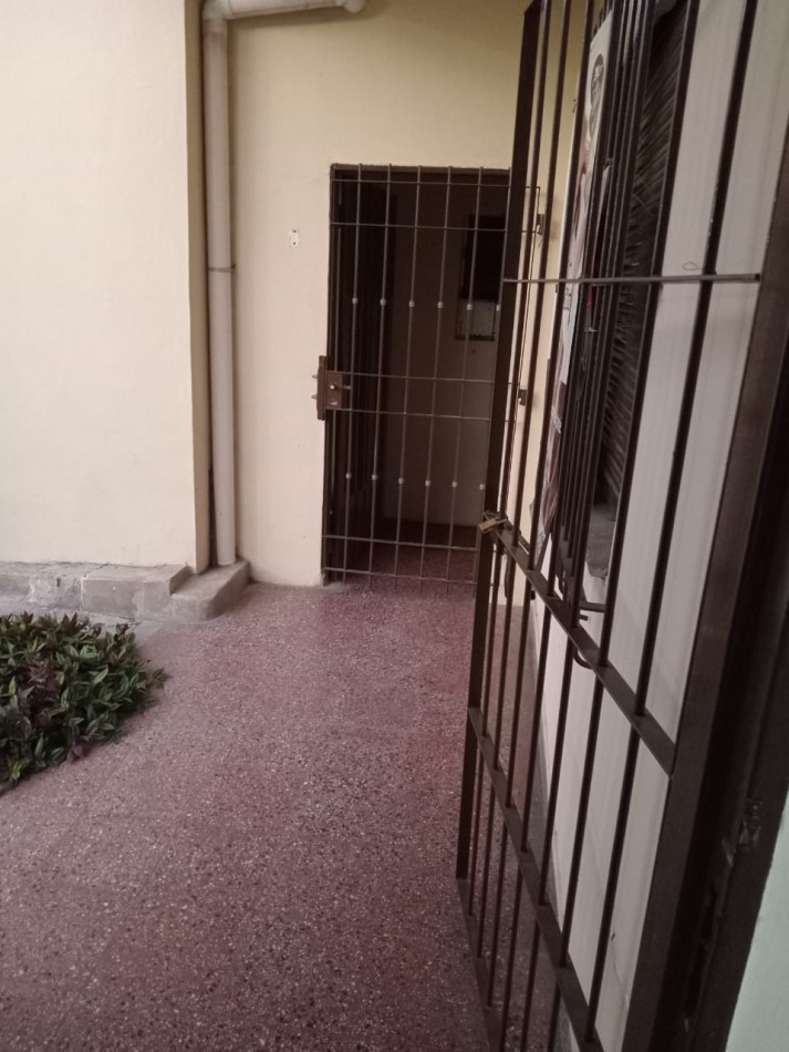 CASA DE 3 AMBIENTES MAS 5 MONOAMBIENTES EN ADOLFO SOURDEAUX (KM 30)