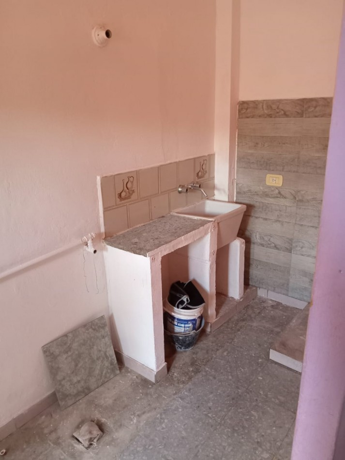 CASA DE 3 AMBIENTES MAS 5 MONOAMBIENTES EN ADOLFO SOURDEAUX (KM 30)
