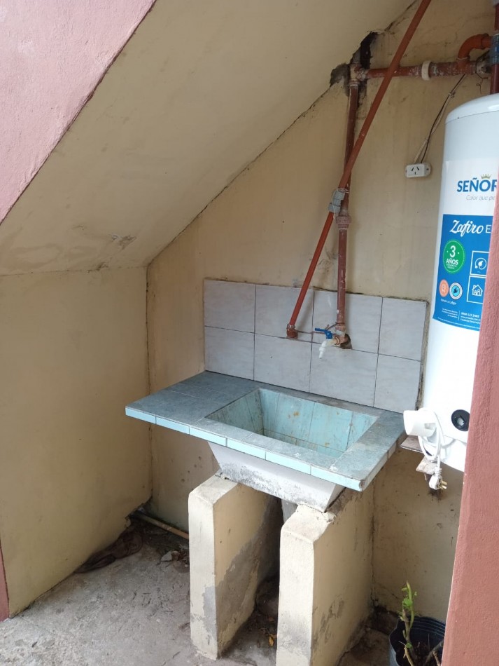 CASA DE 3 AMBIENTES MAS 5 MONOAMBIENTES EN ADOLFO SOURDEAUX (KM 30)