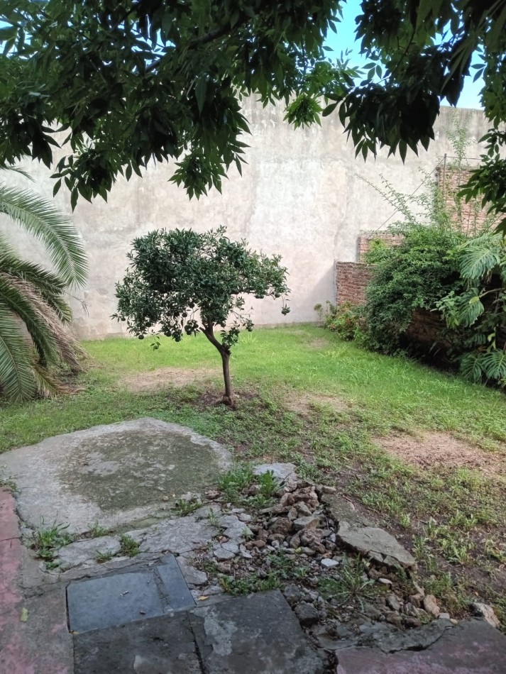 CASA DE 3 AMBIENTES MAS 5 MONOAMBIENTES EN ADOLFO SOURDEAUX (KM 30)