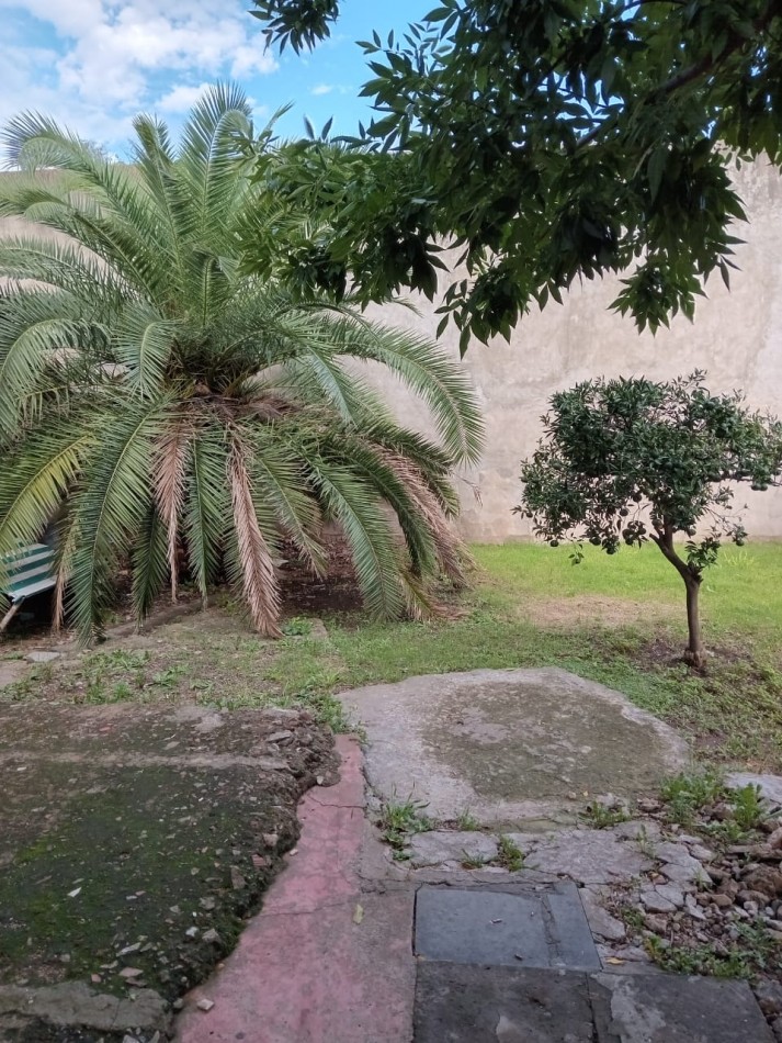 CASA DE 3 AMBIENTES MAS 5 MONOAMBIENTES EN ADOLFO SOURDEAUX (KM 30)