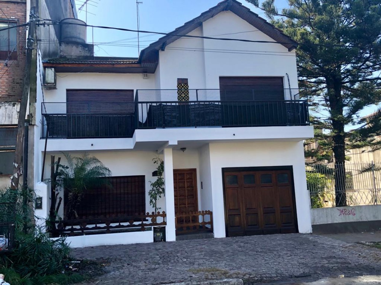 CASA EN DOS PLANTAS DE 4 AMBIENTES EN MUÑIZ