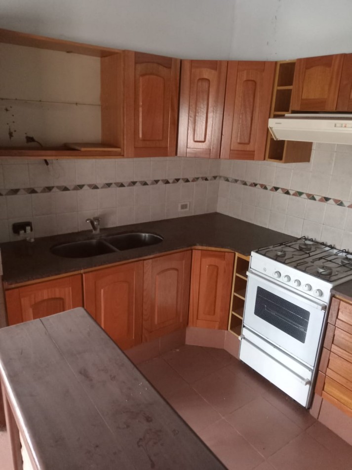 CASA EN DOS PLANTAS DE 4 AMBIENTES EN MUÑIZ