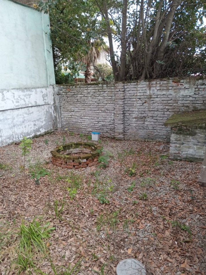 CASA EN DOS PLANTAS DE 4 AMBIENTES EN MUÑIZ