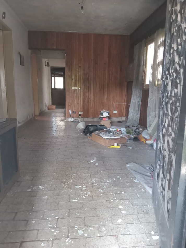 CASA DE 4 AMBIENTES A REFORMAR EN MORON. APTO CREDITO