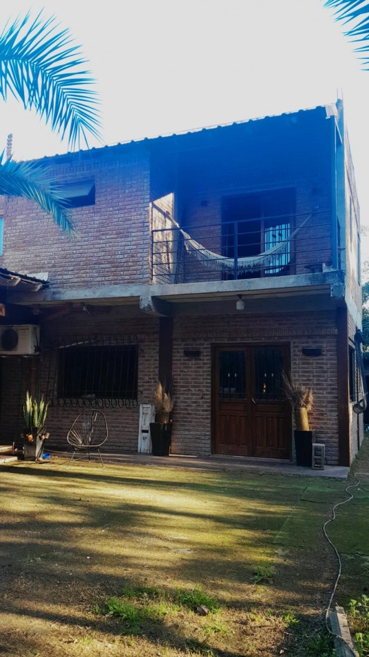 CASA CON PILETA EN MALVINAS ARGENTINAS