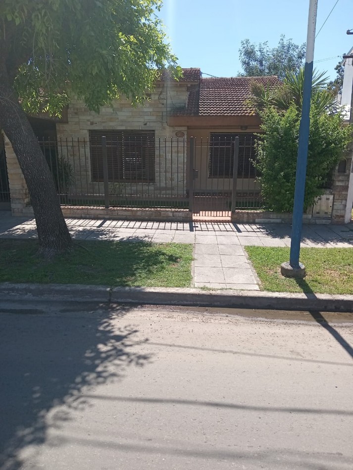 CASA DE 4 AMBIENTES CON PILETA EN POLVORINES