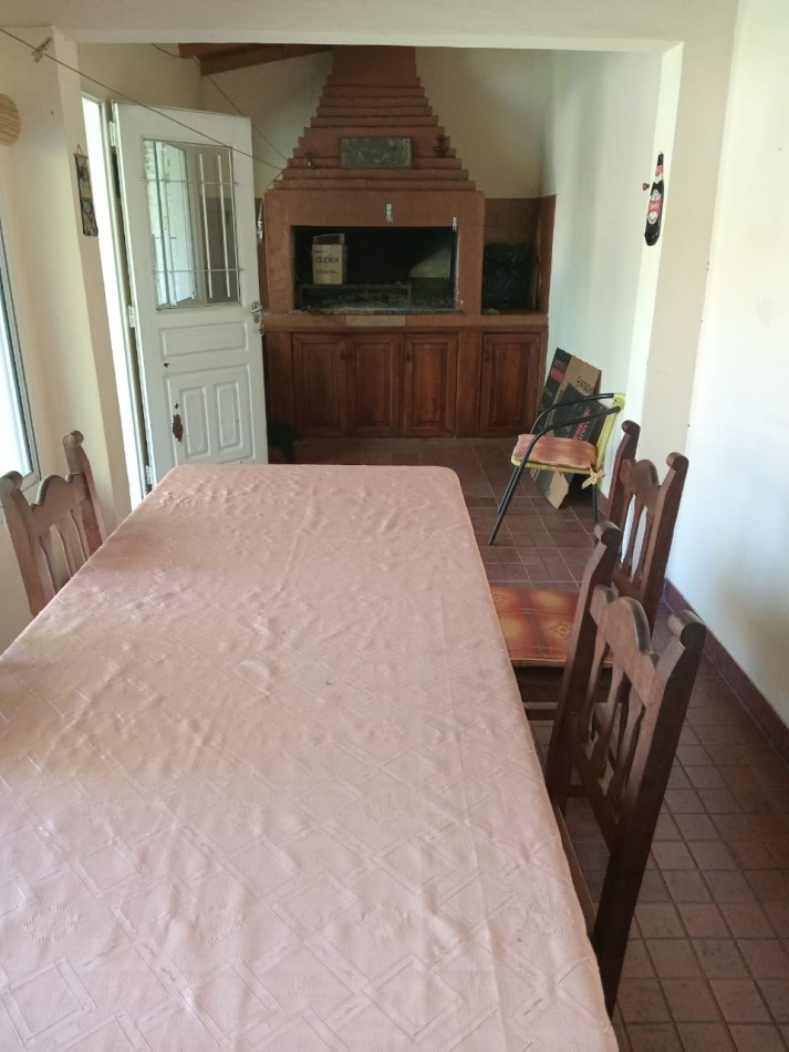 CASA DE 4 AMBIENTES CON PILETA EN POLVORINES