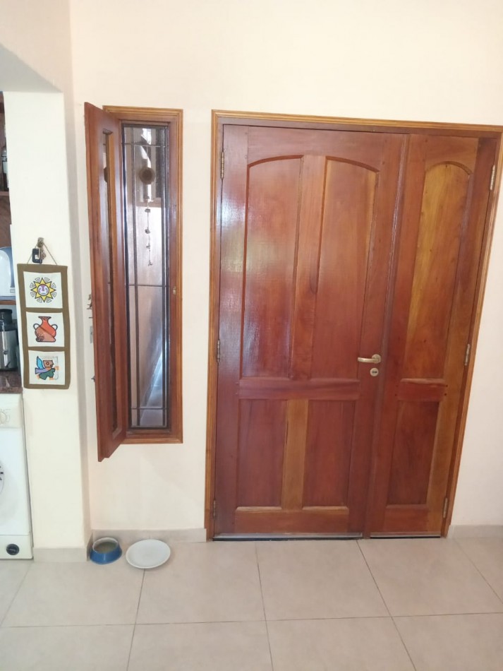CASA DE 4 AMBIENTES CON PILETA EN POLVORINES