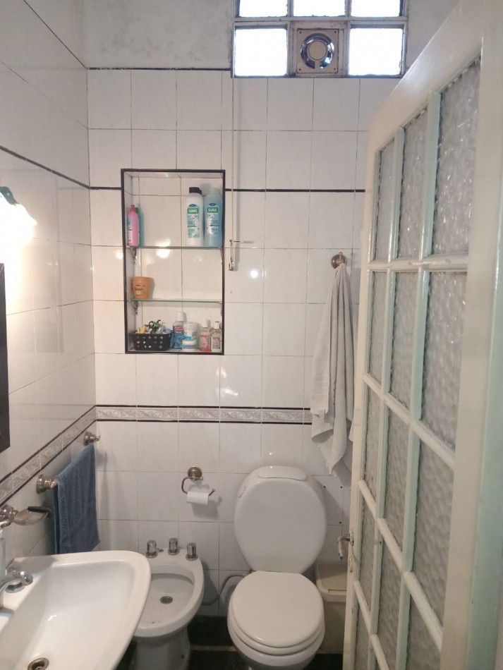 CASA CON PILETA EN BURZACO