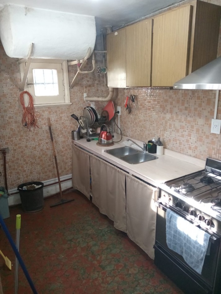CASA CON PILETA EN BURZACO