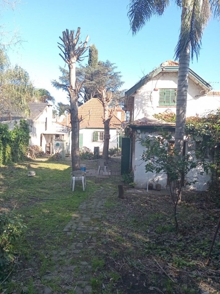 CASA CON PILETA EN BURZACO