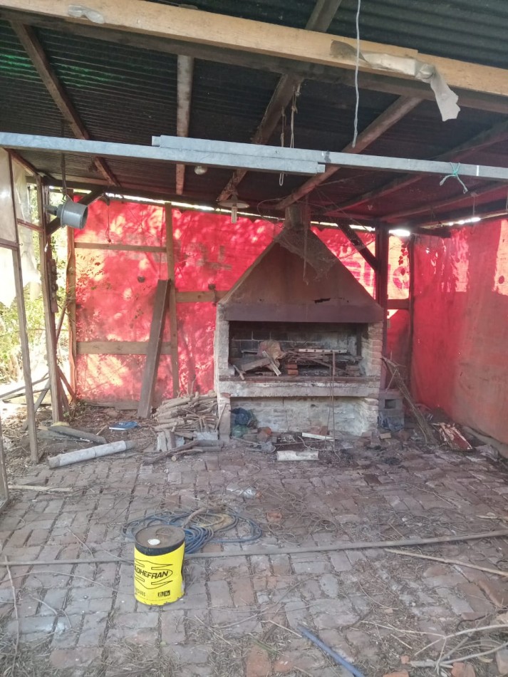 CASA CON PILETA EN BURZACO