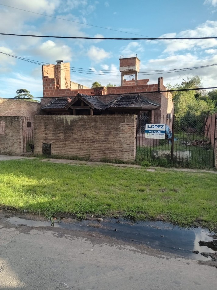 CASA A TERMINAR EN SAN MIGUEL EN AMPLIO LOTE