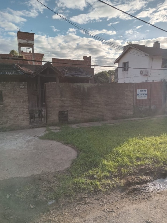 CASA A TERMINAR EN SAN MIGUEL EN AMPLIO LOTE