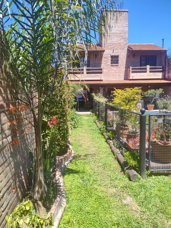 CASA EN VENTA CON PILETA EN DON TORCUATO 