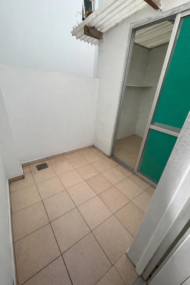 DEPARTAMENTO EN SAN MIGUEL CON JARDIN Y COCHERA