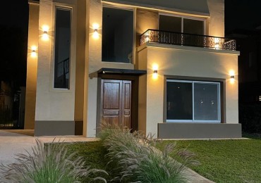 CASA EN VENTA A ESTRENAR EN BARRIO CERRADO EN SAN MIGUEL